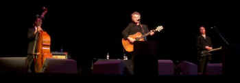Dave Jacques, John Prine, Jason Wilber at Ashton-Under-Lyme - photo courtesy of icmacmillan